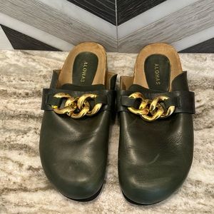 Alohas dark green slides with metallic gold chainlink hardware